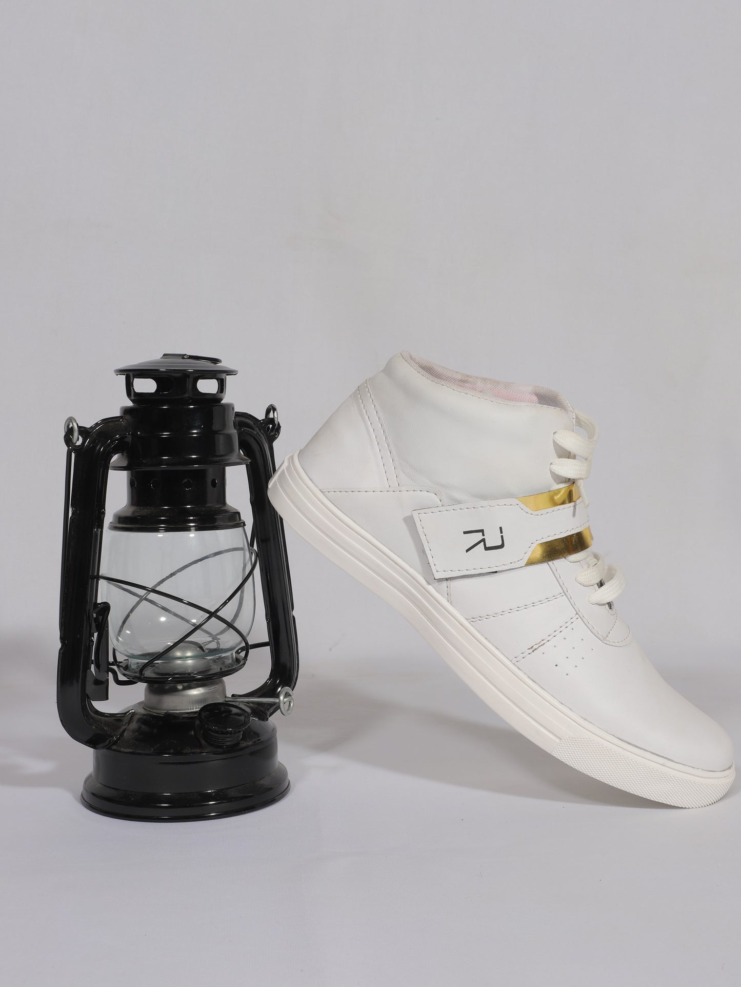 Rumani Era: White Unisex Shoes with Gold Accents